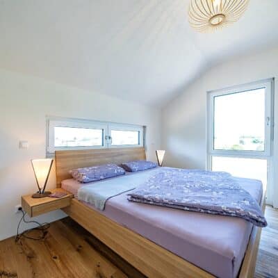 Onira-Bett