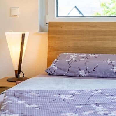 Bettgestell Onira,
Lampe Seba